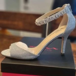 Touch of Nina Silver Heel 8 1/2